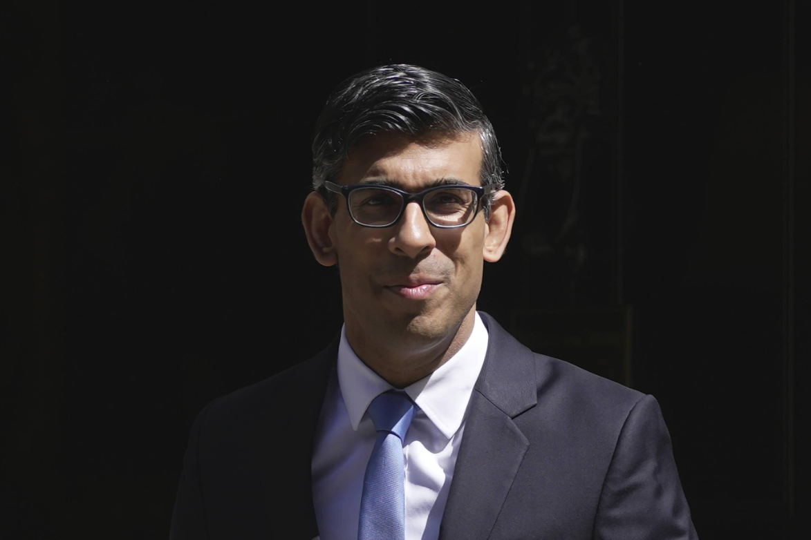 南宫体育 -英超关键时刻再迎强敌；法兰克福临场应变；主帅态度：气氛紧张；控场能力受关注的简单介绍